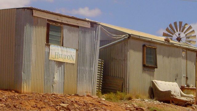 State of the art First class accommodation, opal miners’ style / Andamooka Limited Edition 1/200 Size: Price: Price: 220 x 380 mm $125 Image $240 frame included